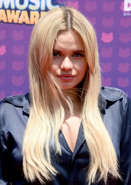 Alli Simpson photo