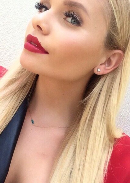 Alli Simpson photo