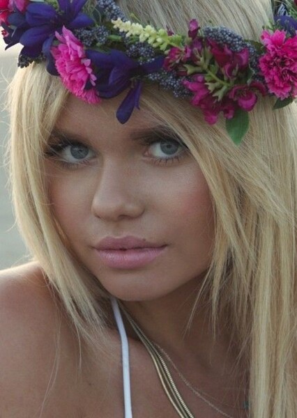 Alli Simpson photo