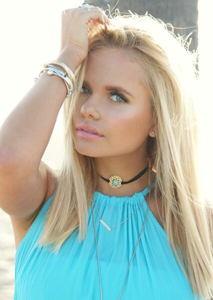 Alli Simpson photo