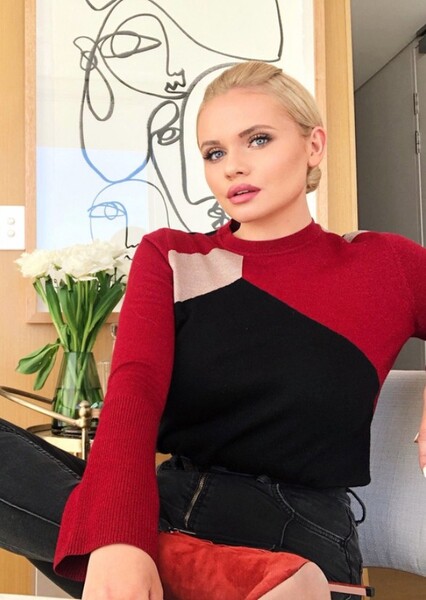 Alli Simpson photo