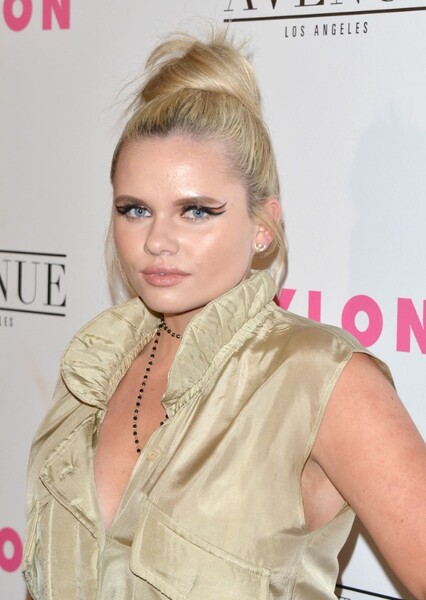 Alli Simpson photo