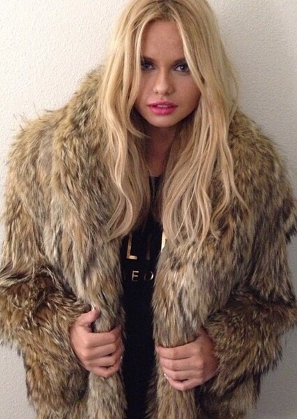 Alli Simpson photo