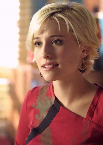 Allison Mack photo