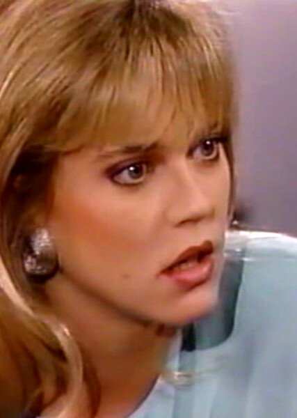 Ally Walker photo