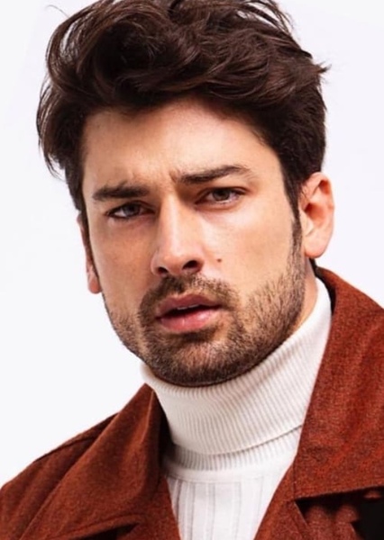 Alp Navruz photo