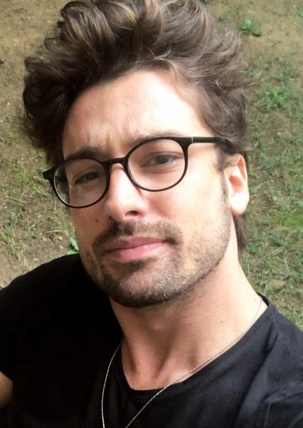 Alp Navruz photo
