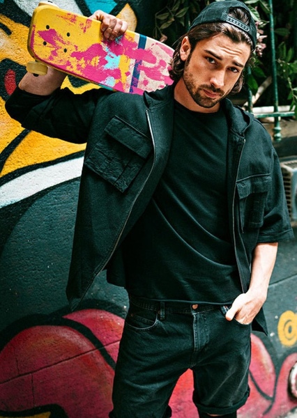 Alp Navruz photo