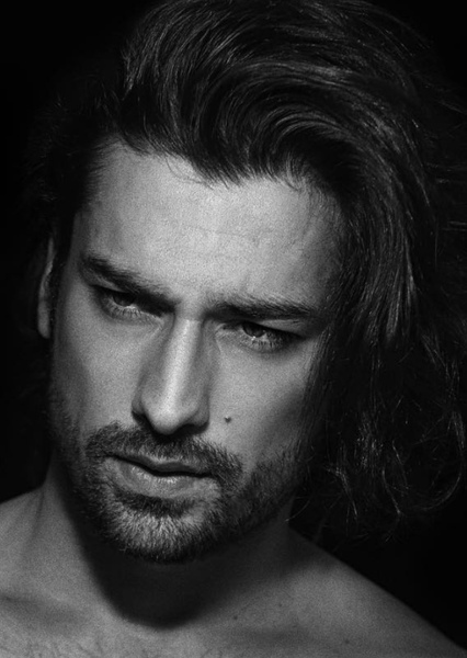 Alp Navruz photo