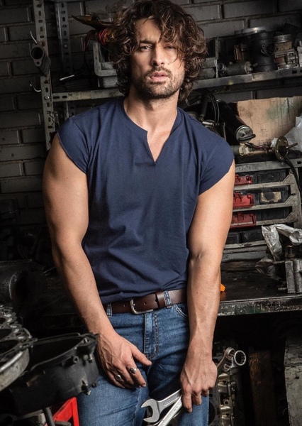 Alp Navruz photo