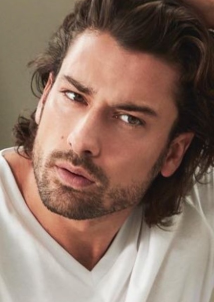 Alp Navruz photo