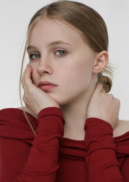 Alyla Browne photo