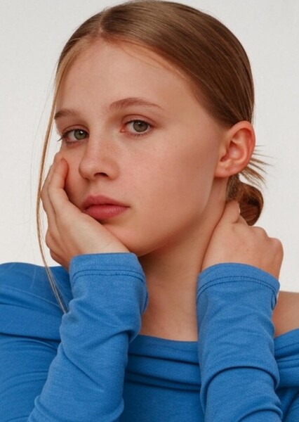Alyla Browne photo