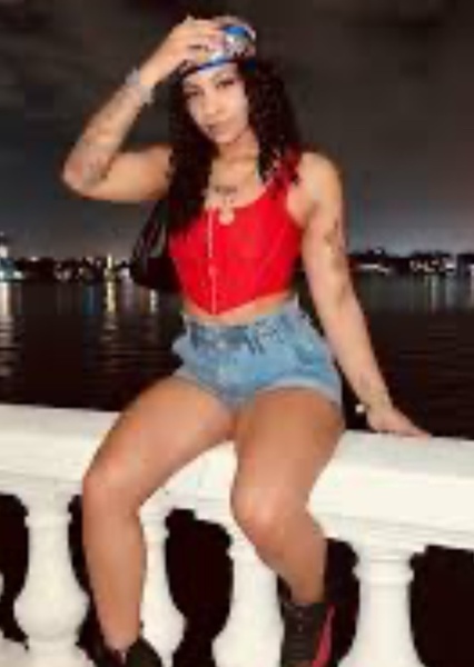Alyssa Diaz photo