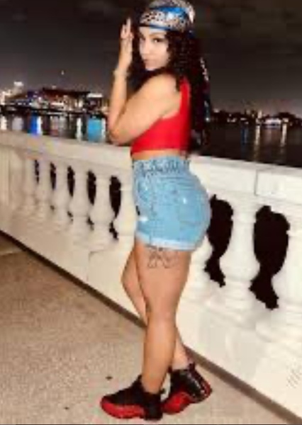 Alyssa Diaz photo