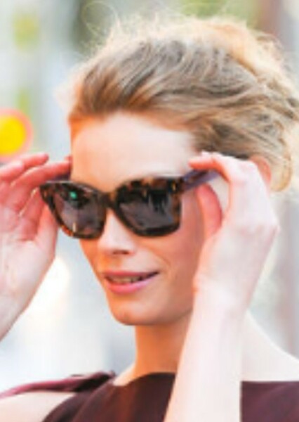 Alyssa Sutherland photo