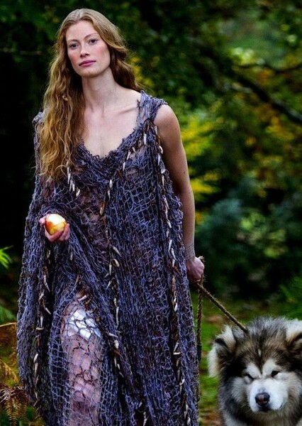 Alyssa Sutherland photo