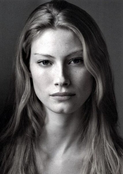 Alyssa Sutherland photo