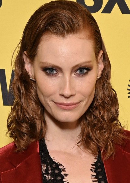 Alyssa Sutherland photo