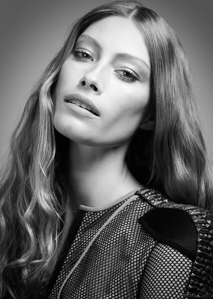Alyssa Sutherland photo