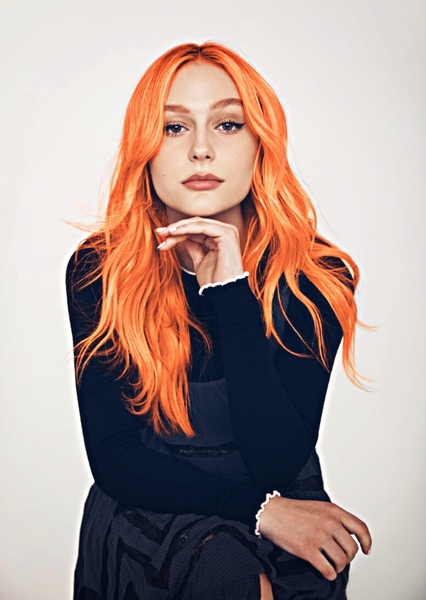 Alyvia Alyn Lind