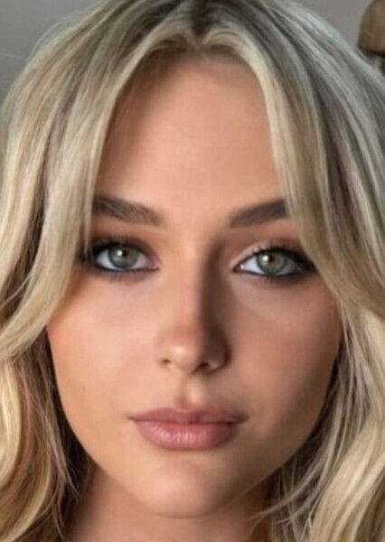 Alyvia Alyn Lind
