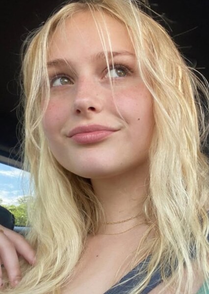 Alyvia Alyn Lind photo