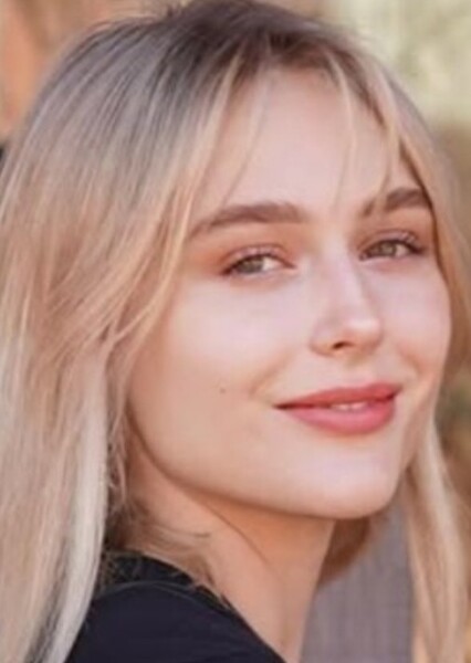 Alyvia Alyn Lind