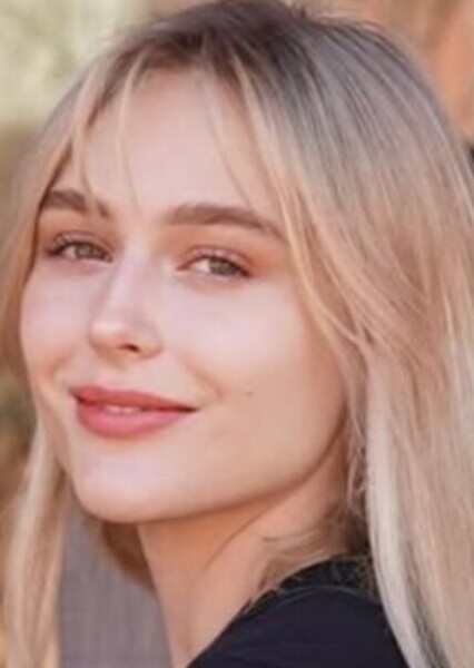 Alyvia Alyn Lind