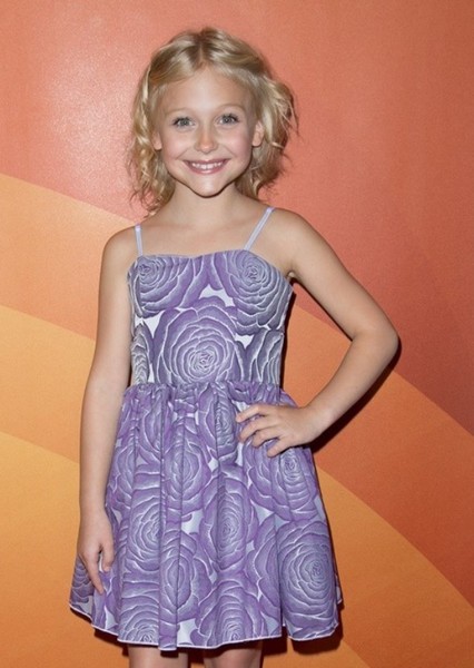 Alyvia Alyn Lind photo