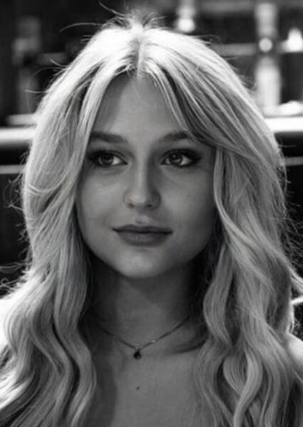 Alyvia Alyn Lind photo