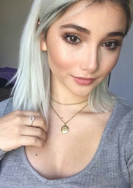 Amanda Arcuri photo