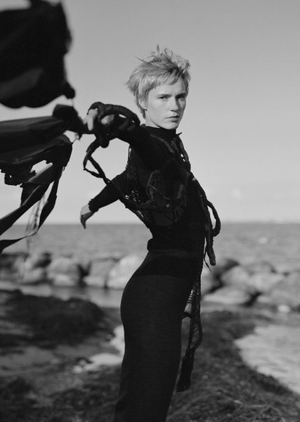 Amanda Collin photo