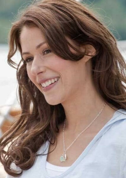 Amanda Crew photo