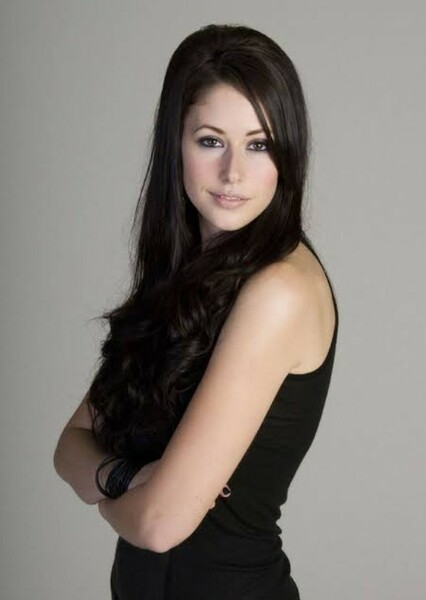 Amanda Crew photo