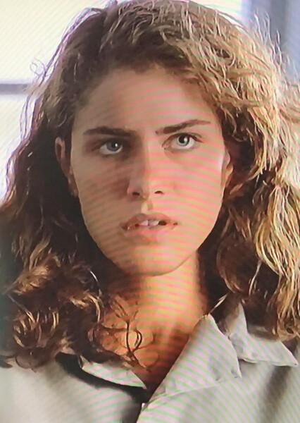 Amanda Peet photo