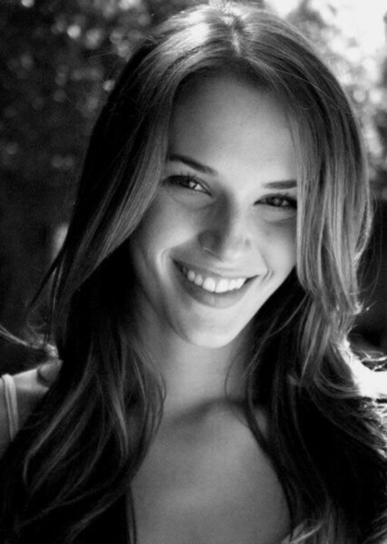 Amanda Righetti photo