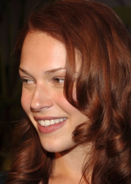 Amanda Righetti photo