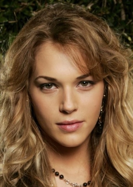 Amanda Righetti photo