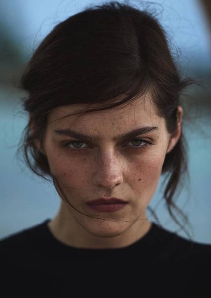 Amber Anderson photo