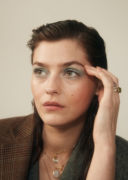 Amber Anderson photo