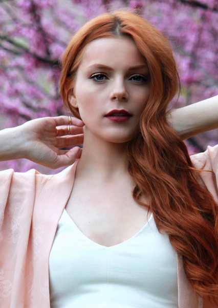 Amber Skye Noyes photo