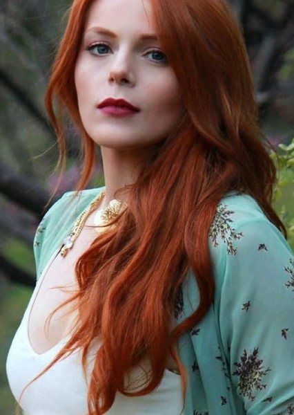 Amber Skye Noyes photo