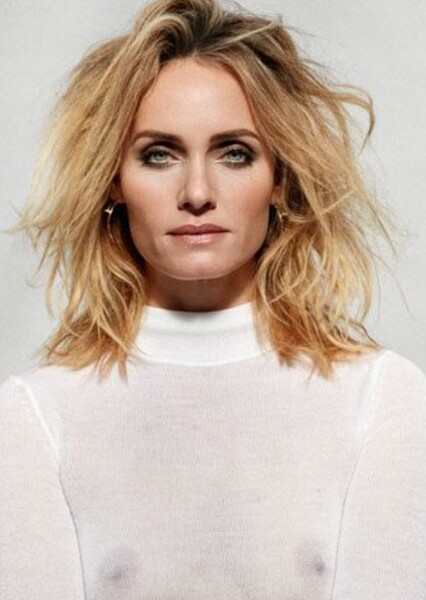 Amber Valletta photo