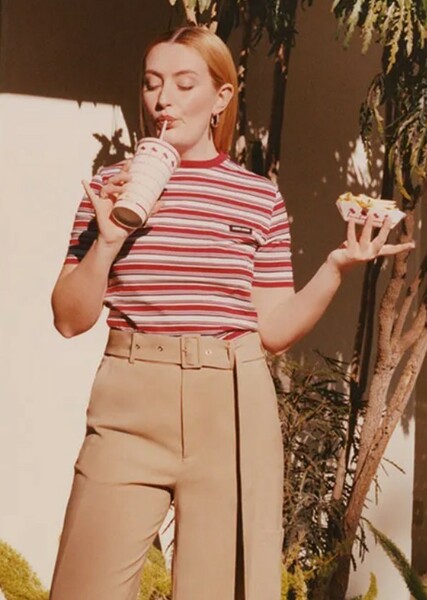 Amelia Dimoldenberg photo