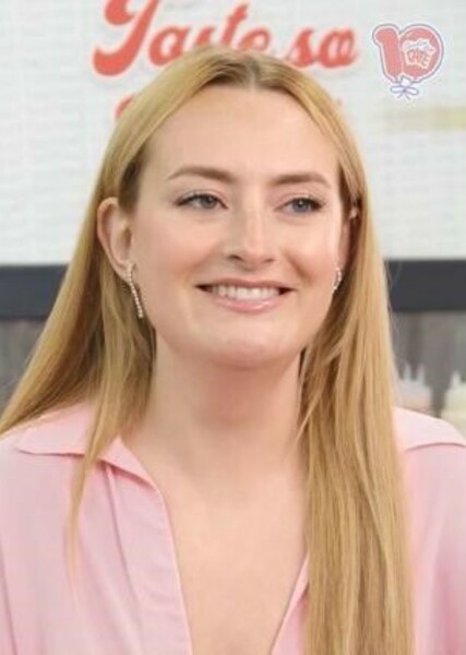 Amelia Dimoldenberg photo