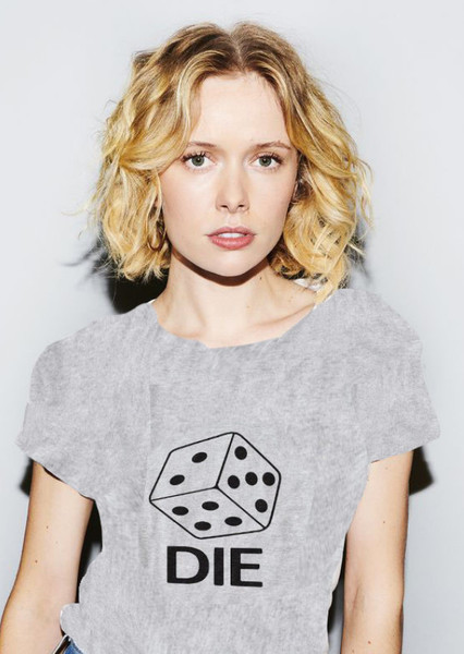 Amelia Eve
