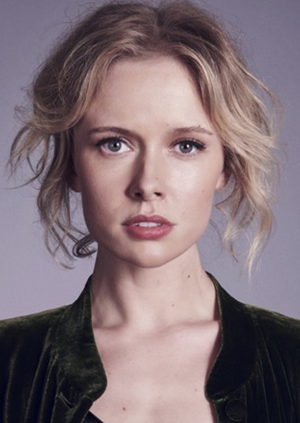 Amelia Eve