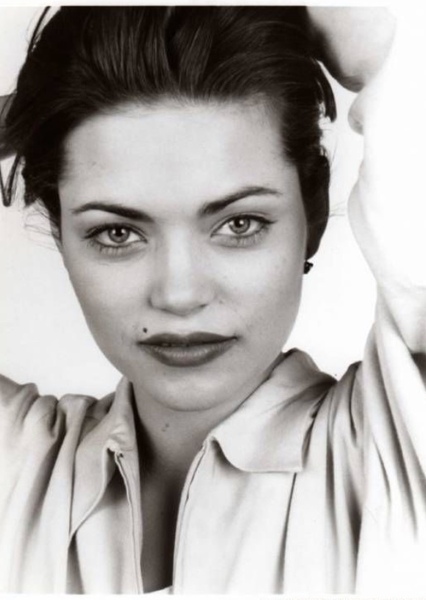 Amelia Heinle photo