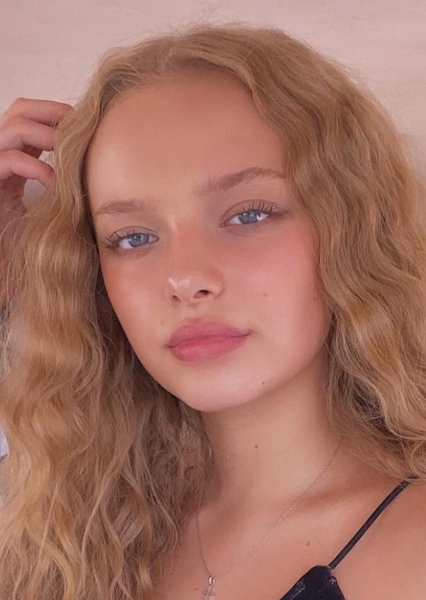 Amiah Miller photo
